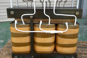 アルミトランスコア